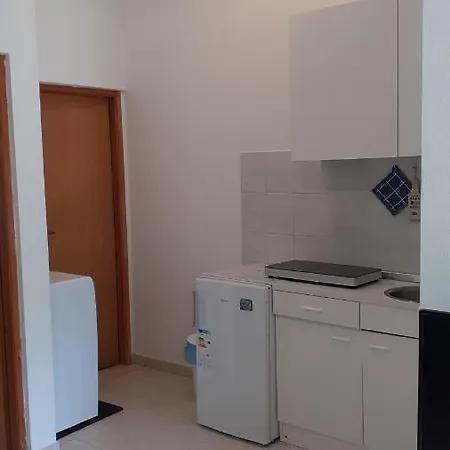M&m's Small Green Apartment Rovinj
